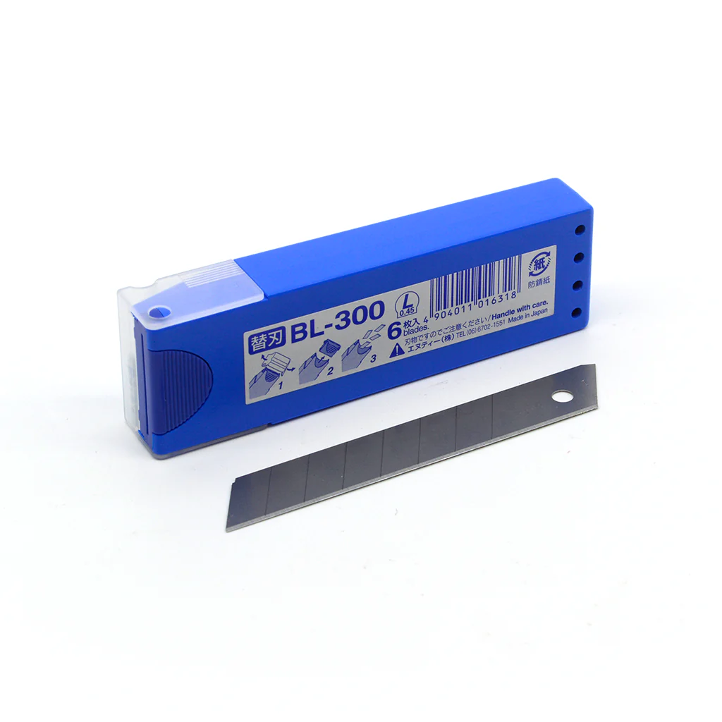 N.T Cutter 18mm Blades - 6 Pack with Storage Case (BL-300)
